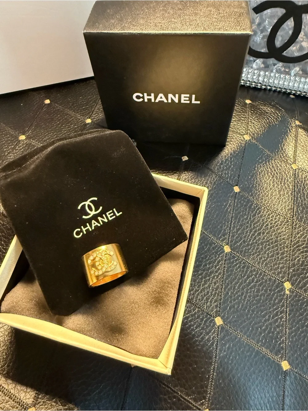 CHANEL bold wide